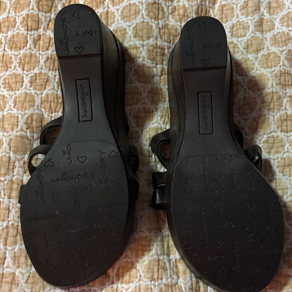 UNIONBAY Women's Dark Brown Sandals - Picture 3 of 3